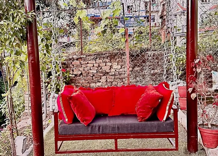 Fireflies Retreat Home- Yoga, Sound Healing & Coworking In Kathamndu カトマンズ