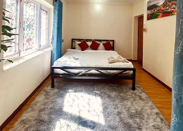 ホテル Fireflies Retreat Home- Yoga, Sound Healing & Coworking In Kathamndu カトマンズ