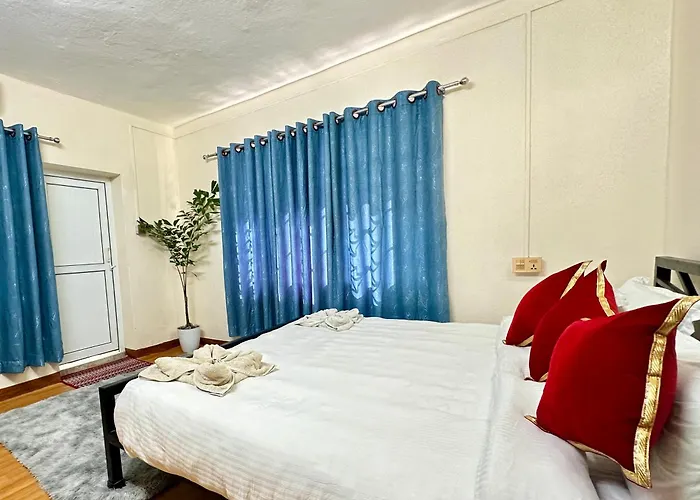 ホテル Fireflies Retreat Home- Yoga, Sound Healing & Coworking In Kathamndu カトマンズ