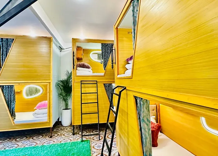 Hotel Fireflies Retreat Home- Yoga, Sound Healing & Coworking In Kathamndu *