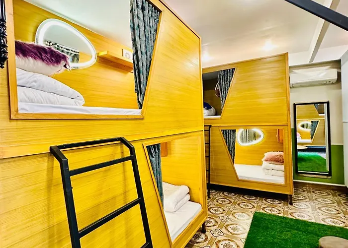 Hotel Fireflies Retreat Home- Yoga, Sound Healing & Coworking In Kathamndu Katmandou